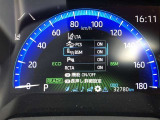 【ブラインドスポットモニター】隣の車線を走る車をレーダーで検知。ドアミラーでは確認しにくい後方エリアの車を検知して、ドアミラーに搭載されたLEDインジゲーターが点灯して注意を喚起してくれます。