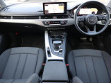 Audi正規ディーラーが高品質をお約束。高度な訓練・教育を受けたAudi専任メカニックが、100項目にもおよぶ精密な点検を実施いたします。すべてをクリアしたAudi車だけが、あなたのお手元に届けられるのです。