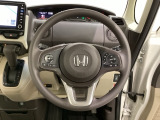 ハンドルにHondaセンシング系のクルーズコントロールやレーンキープアシストなどのスイッチと、オーディオの操作スイッチが装備されています。ハンドルから手を離さず安全に操作できます。
