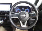 運転が楽しくなる明るく開放的な運転席まわりです。