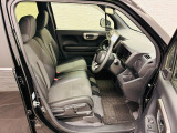 操作性に優れた運転席となります!小物入れや各ボタンの配置にこだわり、使いやすいです!座り心地もよく視認性も良好なのでロングドライブもお任せ下さい!