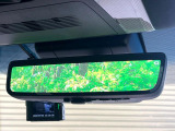 【デジタルインナーミラー】後席の大きな荷物や同乗者で後方が確認しづらい時でも安心!カメラが撮影した車両後方の映像をルームミラー内に表示。クリアな視界で状況の確認が可能です!