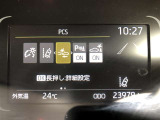 【プリクラッシュセーフティー】進路上の車両などに衝突の可能性があると判断した時には、警報を発して回避操作を促します。その時にブレーキを踏むと強力なブレーキアシストが作動します。