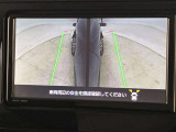 幅も大きいクルマなので、すれ違いも心配ですよね。バックカメラだけでなく、サイドカメラも装備しています。裏道のすれ違いの時なども、活躍してくれます。