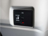 ◆バックカメラ◆リバースにするだけで映ります、後方の安全確認や、狭い駐車場での車庫入れ、雨の日や夜間など視界の悪い時に便利です!安全にバックする為には欠かせない装備です。