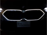 【キドニーグリル】BMWは約90年もの間、ほぼ全ての車両にひと目でBMWだと分かるこの特徴的なフロントグリルが備えられ、デザイン・アイコンとして親しまれてきました。