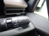 ハイビームアシスト機能が装備されており対向車が接近すると自動的にロービームに切り替えてくれる便利な機能になっております♪