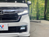 【LEDヘッドライト】悪天候や夜間走行時も良好な視界を確保し安心して運転できる高輝度LEDヘッドライトを装備!点灯速度が早く、消費電力も抑えられています。