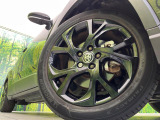【純正18インチアルミホイール】外観にマッチした純正アルミホイールを装着しております。各種社外アルミホイールや、スタッドレスタイヤも取扱いしております。是非ご相談ください♪