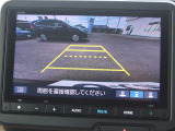 バックカメラ:後方確認がラクにできるので駐車も安心