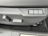 電動調整式シートにはヒーターとアクティブランバーサポートを搭載
