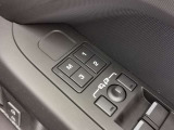 運転席にはドライバー3名まで記憶可能なメモリー機能が装備されております。