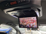 フリップダウンモニター!小さなお子様も退屈せずに後部座席でTVやDVDなどの映像を楽しめます☆