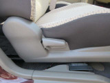 一人一人に合ったポジションにシートを細かく調整することが出来ます。長時間の運転でも疲れにくくなり、安心して運転することに寄与します。