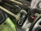 発進時から滑らかに加速する無段階変速のCVTはストップ&ゴーの多い街の中も快適です