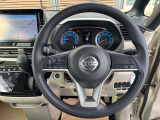 運転中のオーディオ操作は、ステアリングで行いましょう。安全運転で。