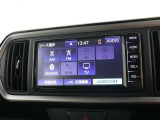 AM/FM・フルセグTV視聴・CD/SD再生機能付き、シンプルな操作で様々なオーディオを楽しめます