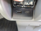 商用車なのにUSB端子とCタイプ端子も付いてます