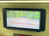 【バックカメラ】駐車時に後方がリアルタイム映像で確認できます。大型商業施設や立体駐車場での駐車時や、夜間のバック時に大活躍!運転スキルに関わらず、今や必須となった装備のひとつです!