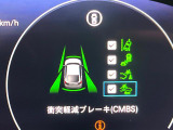 【ホンダセンシング】走行中に前方の車両等を認識し、衝突しそうな時は警報とブレーキで衝突回避と被害軽減をアシスト。より安全にドライブをお楽しみいただけます。