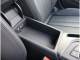 Audi正規ディーラーが高品質をお約束。高度な訓練・教育を受けたAudi専任メカニックが、100項目にもおよぶ精密な点検を実施いたします。すべてをクリアしたAudi車だけが、あなたのお手元に届けられるのです。
