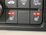 【シートヒーター】寒い日に重宝するシートヒーター!エアコンより早く温まってくれるので寒がりの人も安心ですね♪エアコンの温風は乾燥するから苦手、という方にもをおすすめです。