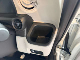 運転席側のドリンクホルダーです