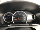大型メーターで視界も良好な運転席廻りです。運転時の視線移動が少なくて済むので、安全性にも一役かってくれます。