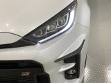 LEDヘッドライトは、点灯の瞬間から最大光量を発揮し、突然暗くなるトンネルなどでの安定感を高めます。