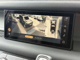 【3Dサラウンドカメラ】車両周辺360度の状況を立体的に表示するシステムで、駐車や狭い場所での運転、オフロード走行時に非常に役立ちます。