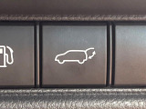 【パワーバックドア】スマートキーや運転席のボタンを押すだけでリアゲートが自動で開閉します!荷物を持っている時や、高い位置にあるバックドアを閉める際に便利な機能です♪