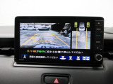 バックカメラの画像です。ガイドラインがスムースな車庫入れをサポートいたします。車庫入れの安心感がアップしますね。