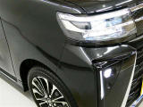 LEDヘッドライトです。デザイン性がよくとても明るいので、夜間の走行や悪天候でも安心です。しかも長寿命!