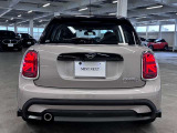 全てのMINIに全国のMINI正規ディーラーでご利用いただける保証をお付けしてご納車させていただいております(一部特殊車両を除く)。