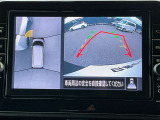 アラウンドビューモニター搭載。上から見下ろしたように液晶に映るのでスムーズな駐車をサポートします。