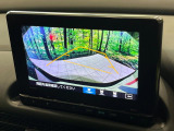 【バックカメラ】駐車時に後方がリアルタイム映像で確認できます。大型商業施設や立体駐車場での駐車時や、夜間のバック時に大活躍!運転スキルに関わらず、今や必須となった装備のひとつです!
