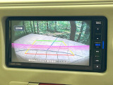 【バックカメラ】駐車時に後方がリアルタイム映像で確認できます。大型商業施設や立体駐車場での駐車時や、夜間のバック時に大活躍!運転スキルに関わらず、今や必須となった装備のひとつです!