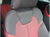 Audi正規ディーラーが高品質をお約束。高度な訓練・教育を受けたAudi専任メカニックが、100項目にもおよぶ精密な点検を実施いたします。すべてをクリアしたAudi車だけが、あなたのお手元に届けられるのです。