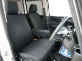運転席のスペースはゆったりしていて、視界も広く確保されているので普段の運転からロングドライブまで快適です。