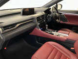 豪華な内装で運転も楽しくなりますよ♪