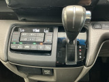 オートマチックシフトレバーは、手になじみ操作しやすい形状で安全運転にもつながります♪