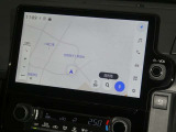【10.5インチ純正ナビ】純正ナビを装備。タッチパネル式で使いやすく、詳細地図により目的地をピンポイントで設定できます。初めての道でも迷いにくく、ロングドライブも快適ですよ♪