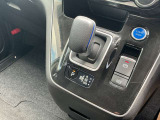 【電制シフト】手首を軽く動かすだけでシフトチェンジできます。
