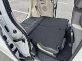後部座席を畳み大型荷物収納可能に!横からの積み込みも楽々です。