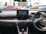 シンプルながら機能性あふれる運転席廻りです。視界性もよく、運転しやすいですよ。