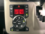 【オートエアコン】一度お好みの温度に設定すれば、車内の温度を検知し風量や温度を自動で調整。暑い&hellip;寒い&hellip;と何度もスイッチ操作をする必要はありません。快適な車内空間には必須の機能ですね♪