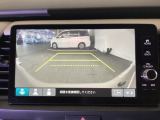 後方確認はお任せ! リアカメラ装備でバック駐車をサポートします。