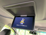 【フリップダウンモニター】大画面モニターで後席でもエンタメをお楽しみいただけます。小さなお子様にも大人気の装備です♪