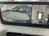 アラウンドビューモニターは、4方のカメラで真上から車を見たようにモニターで確認ができる日産の自慢の装備です。是非実際の車で体感してみてください。