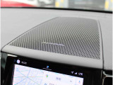 harman/kardon製のプレミアムサウンドシステムはセンタースピーカーの搭載により臨場感あふれるサラウンドを体感できます。